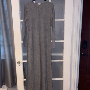 I’m selling a gray long sleeve maxi dress size large
